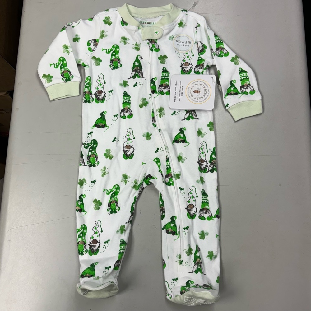 NWT Burt’s Bees Baby Relaxed Fit Irish Gnome Sleeper size 3-6 months
